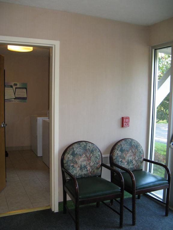 Handys Extended Stay Suites Colchester Bagian luar foto