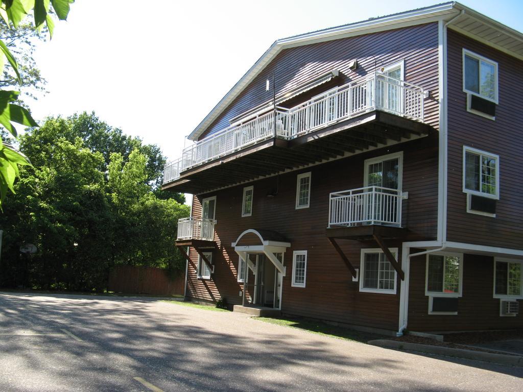 Handys Extended Stay Suites Colchester Bagian luar foto