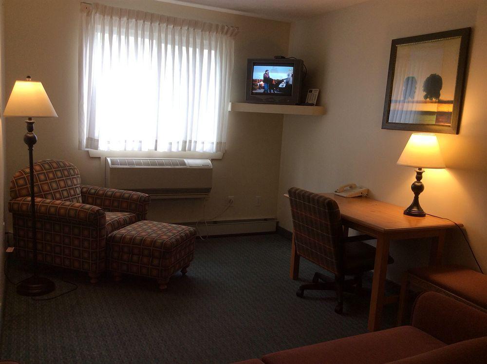 Handys Extended Stay Suites Colchester Bagian luar foto