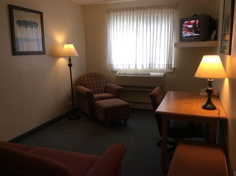 Handys Extended Stay Suites Colchester Bagian luar foto