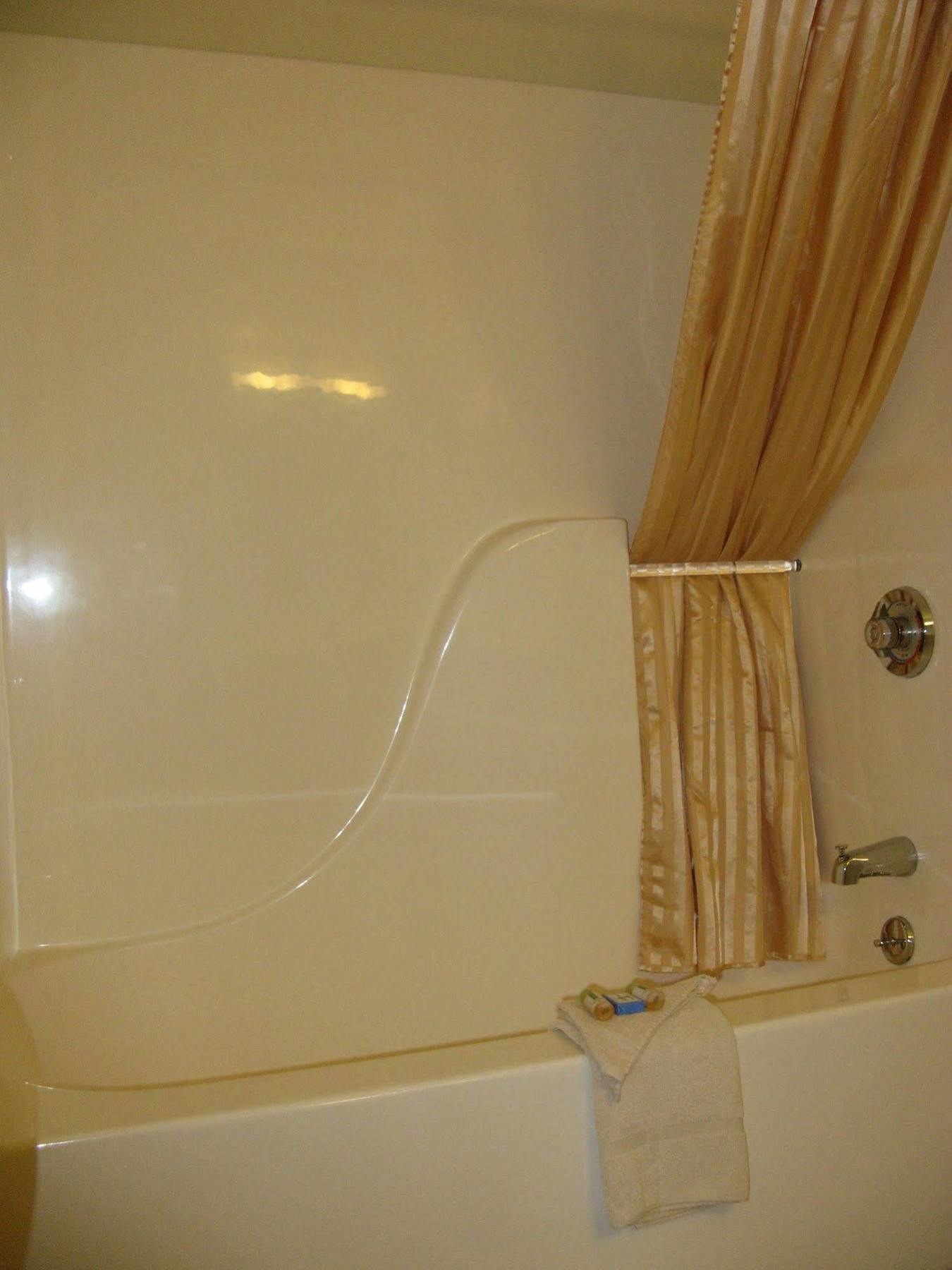 Handys Extended Stay Suites Colchester Bagian luar foto