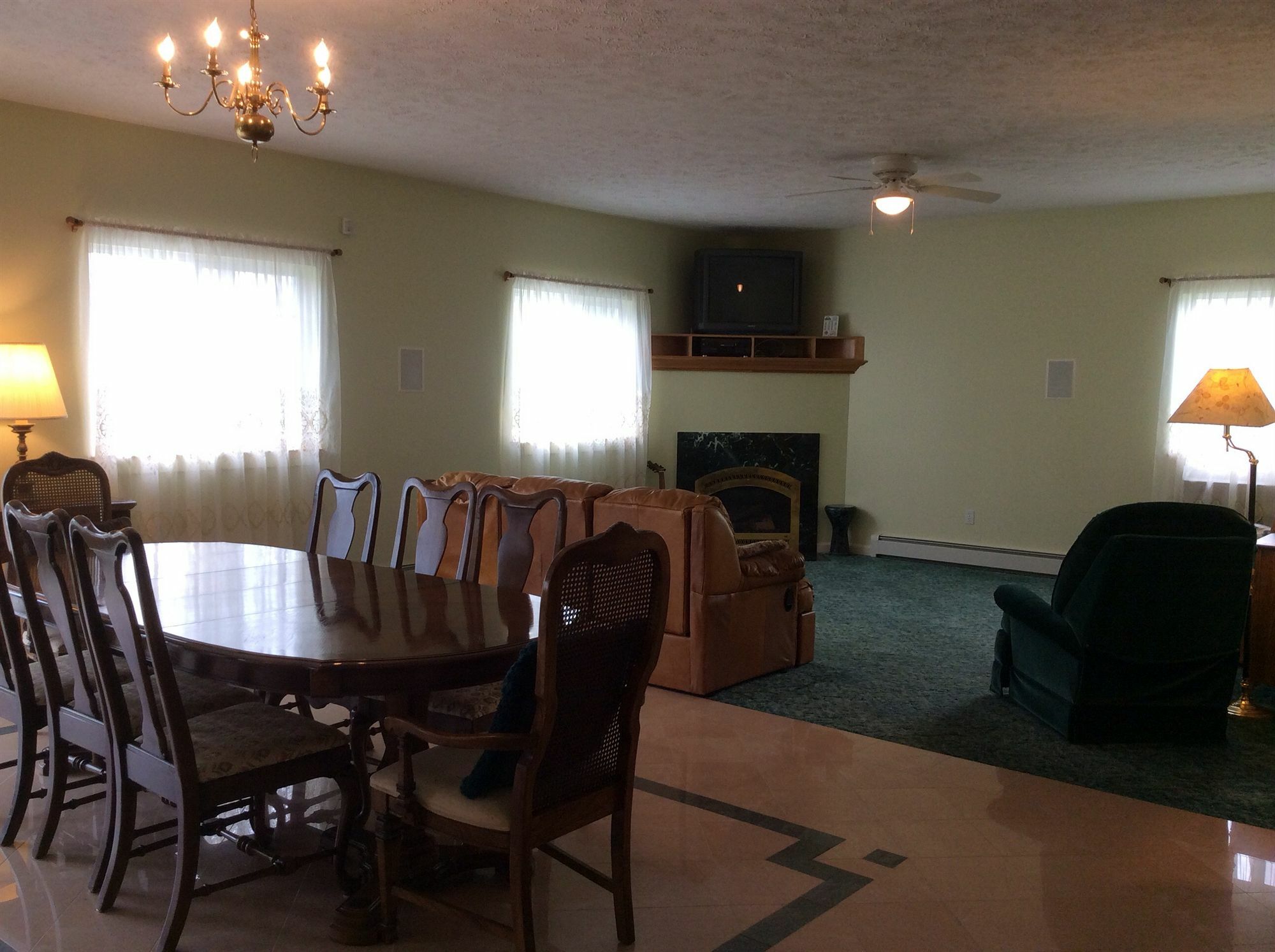 Handys Extended Stay Suites Colchester Bagian luar foto