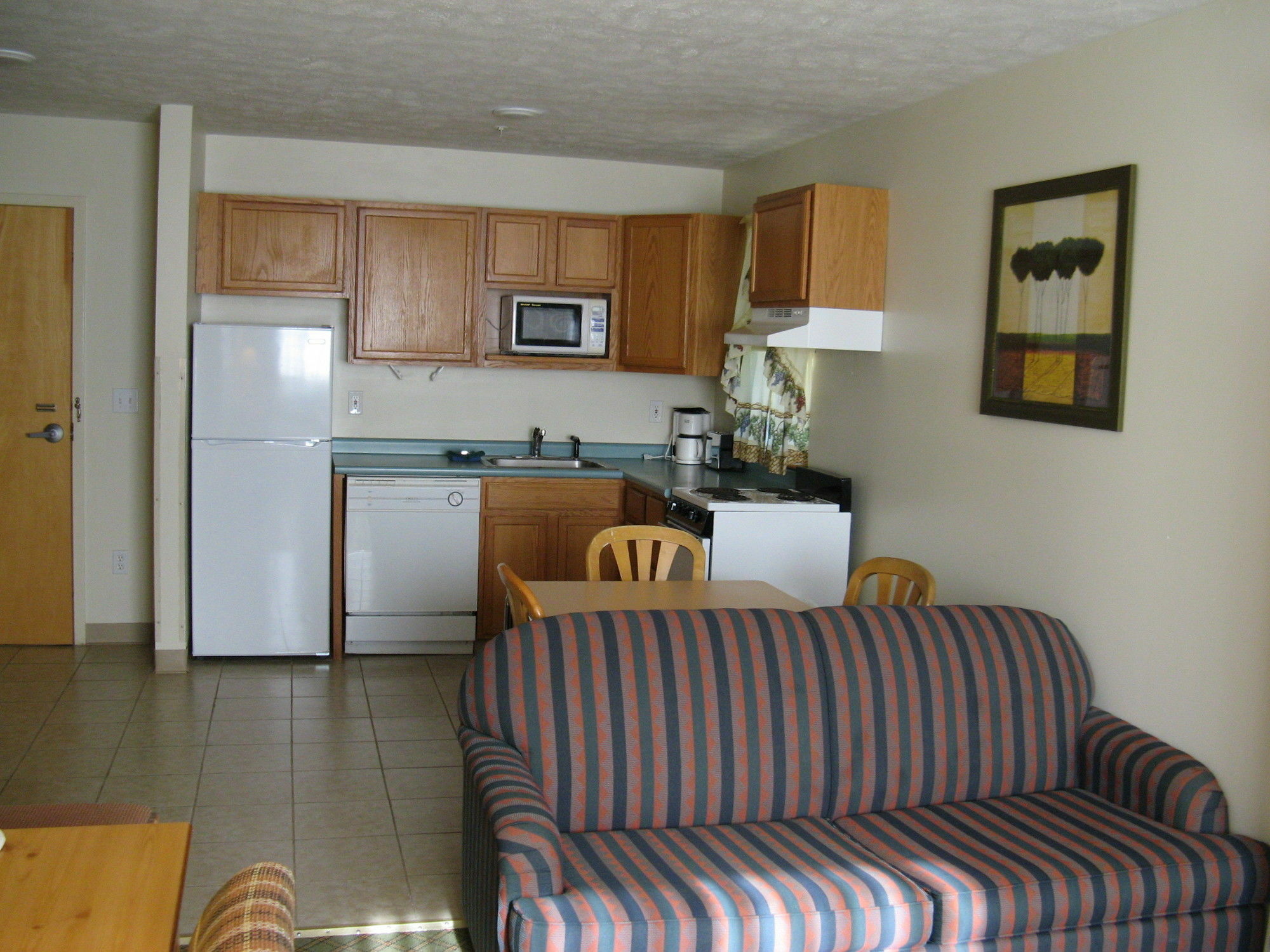 Handys Extended Stay Suites Colchester Bagian luar foto