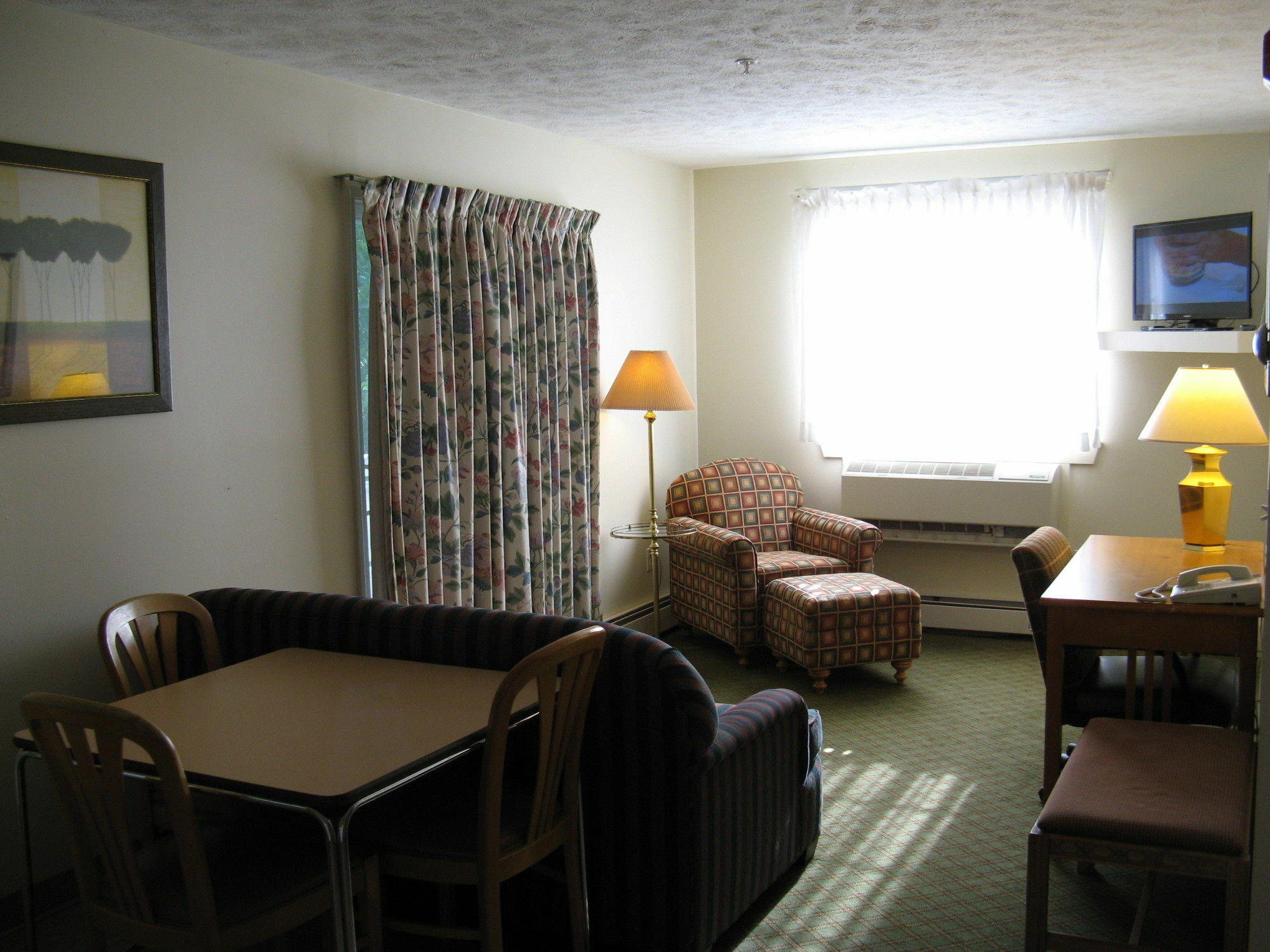 Handys Extended Stay Suites Colchester Bagian luar foto