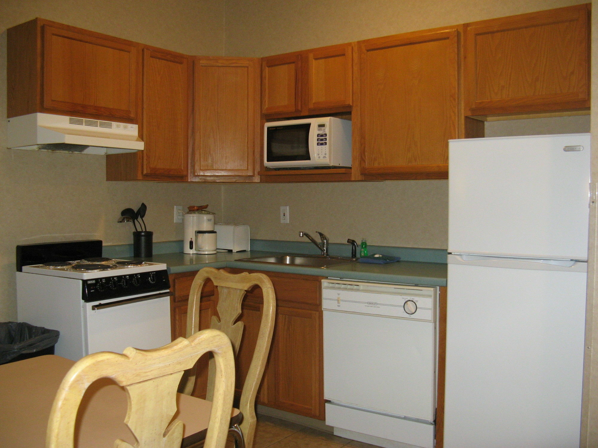 Handys Extended Stay Suites Colchester Bagian luar foto
