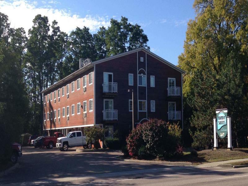 Handys Extended Stay Suites Colchester Bagian luar foto