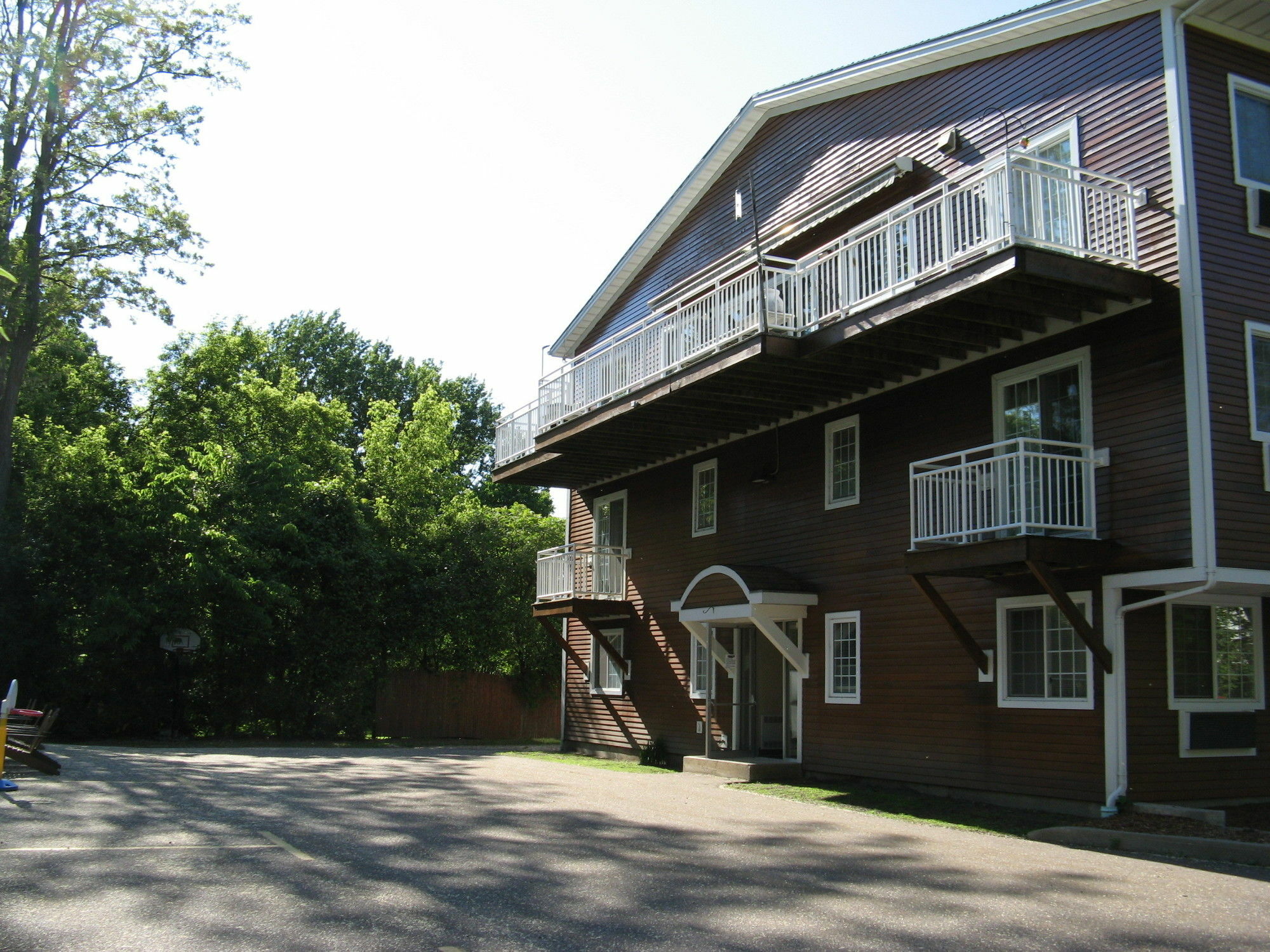 Handys Extended Stay Suites Colchester Bagian luar foto