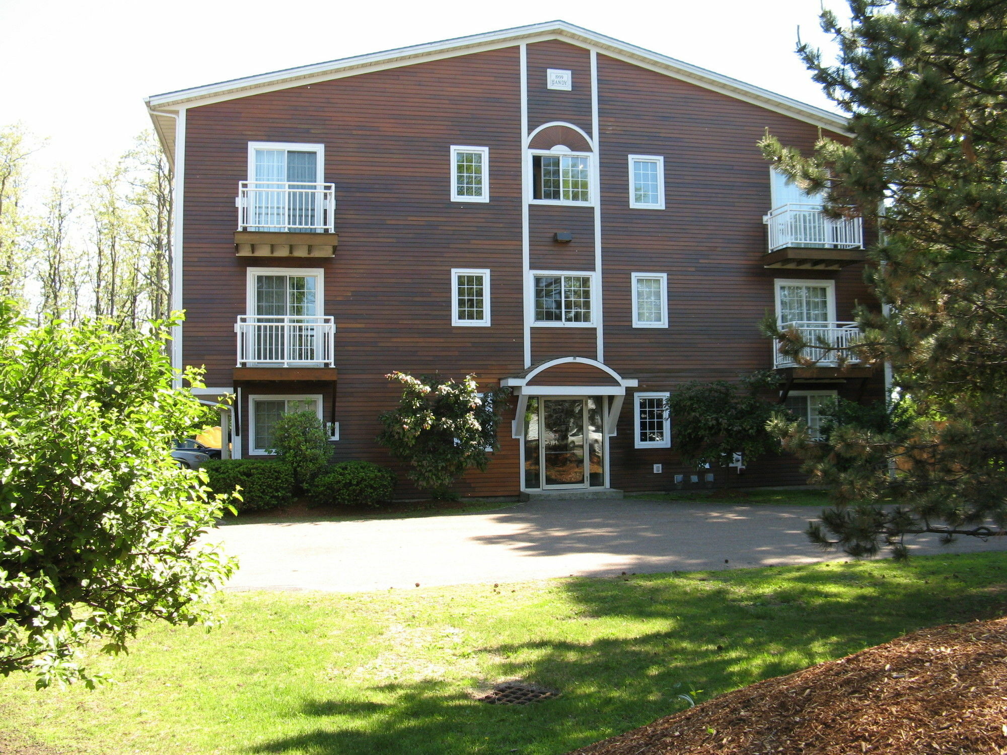 Handys Extended Stay Suites Colchester Bagian luar foto